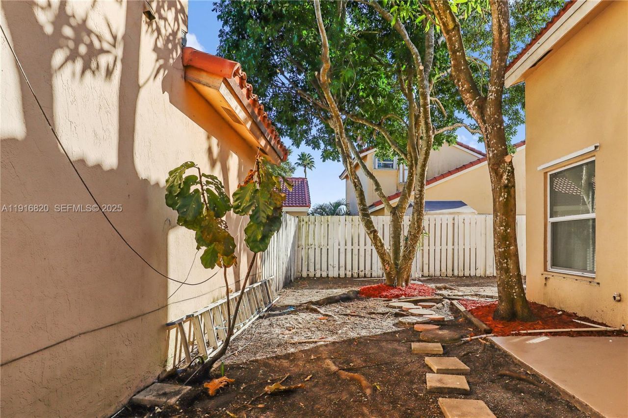 1223 NW 125th Ter, Sunrise, FL 33323 Photo