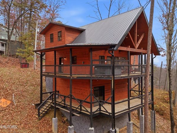 1104 Laddie Buck Lane, Gatlinburg, TN 37738