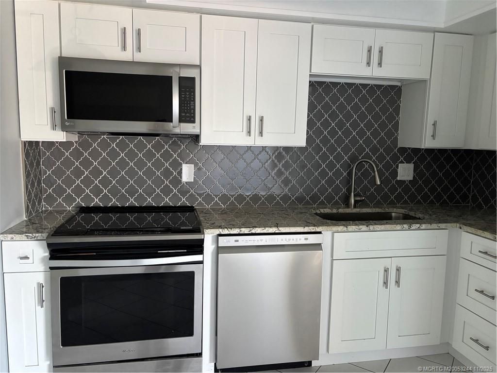 2041 NE Collins Circle, Unit 5-10, Jensen Beach, FL 34957 Photo