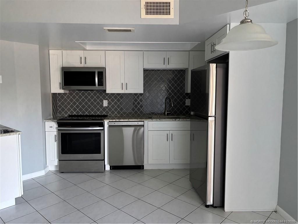 2041 NE Collins Circle, Unit 5-10, Jensen Beach, FL 34957 Photo