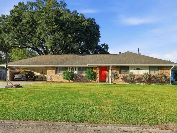 9933 Coronado Dr, Baton Rouge, LA 70815