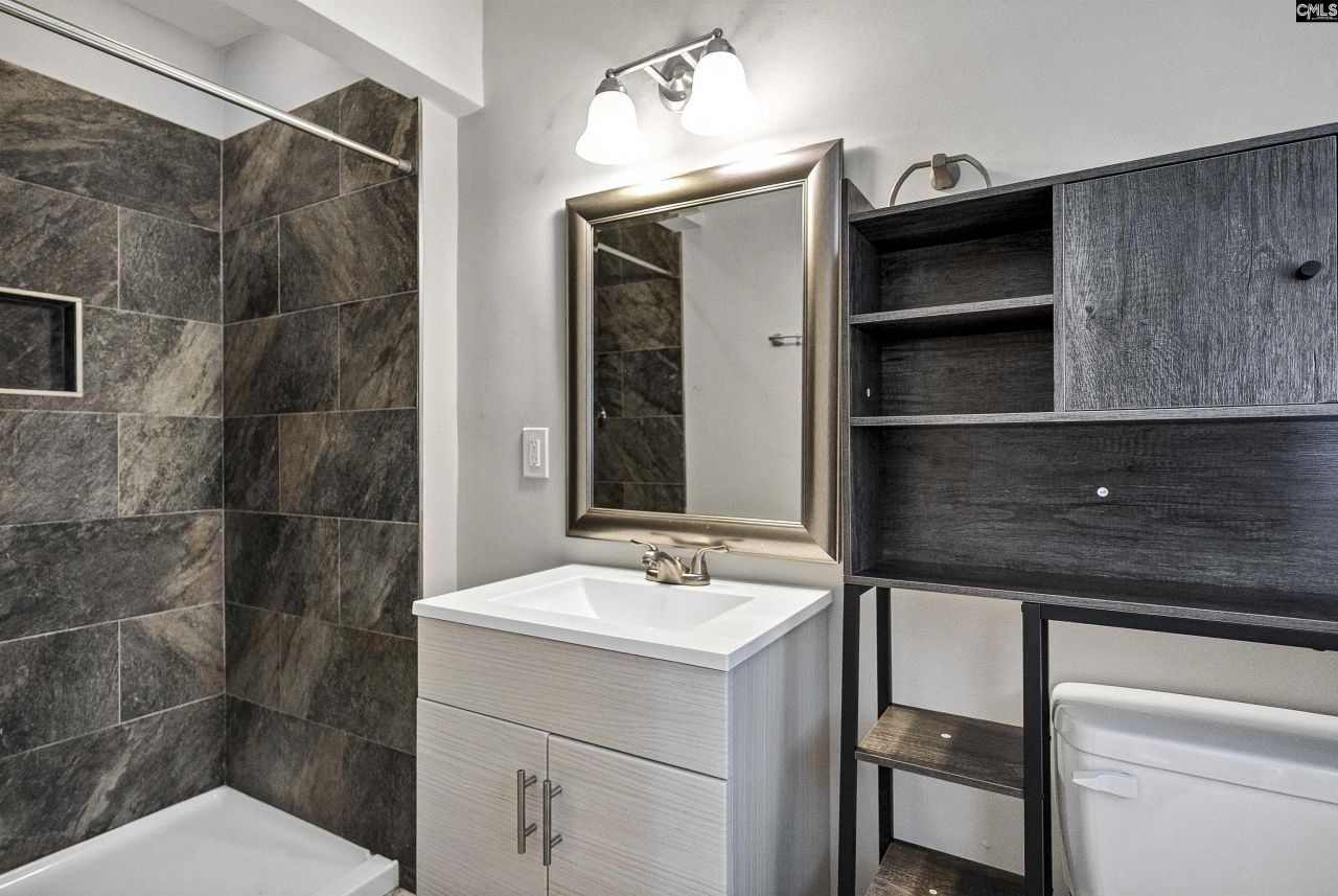 1127 Shirlington Road  Photo 13