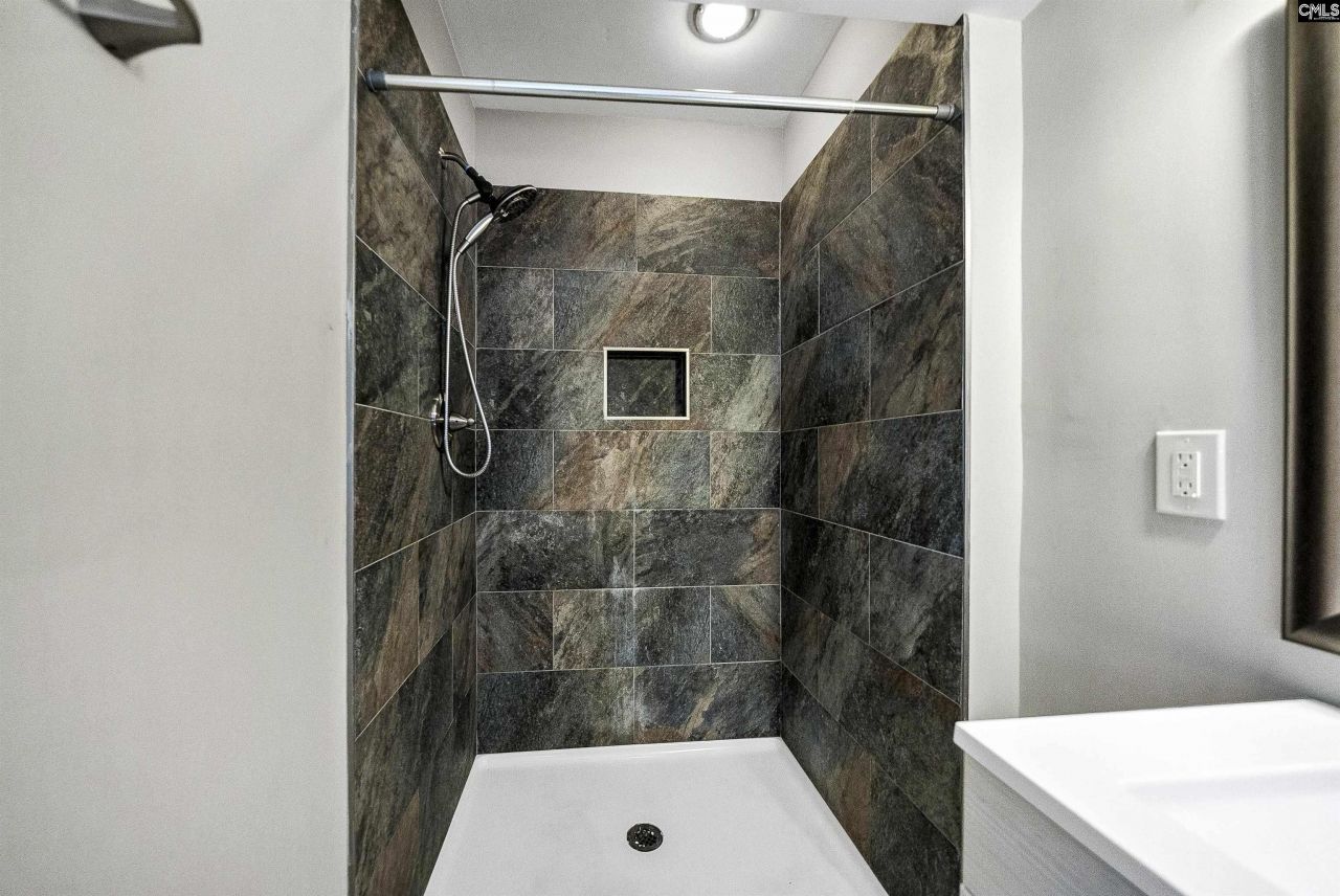 1127 Shirlington Road  Photo 14