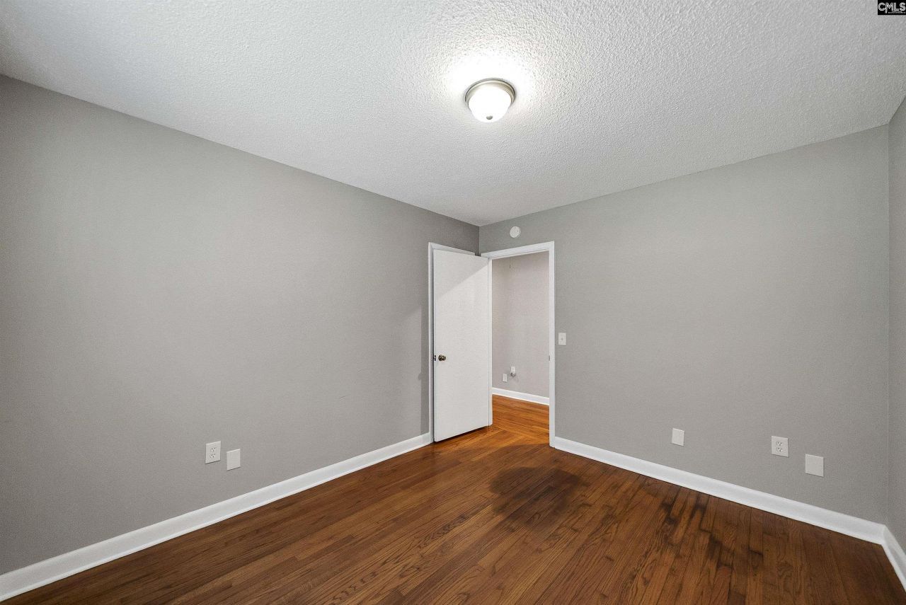 1127 Shirlington Road  Photo 15