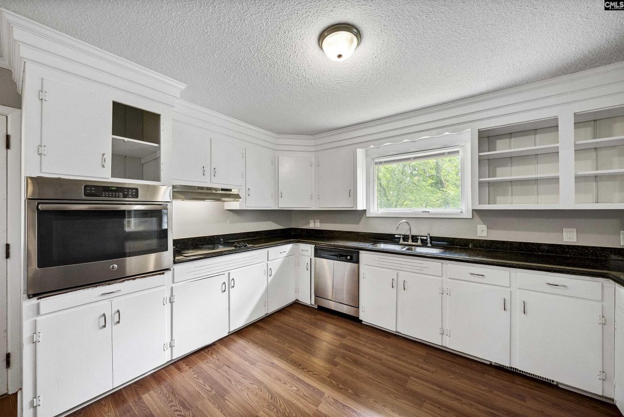 1127 Shirlington Road  Photo 7