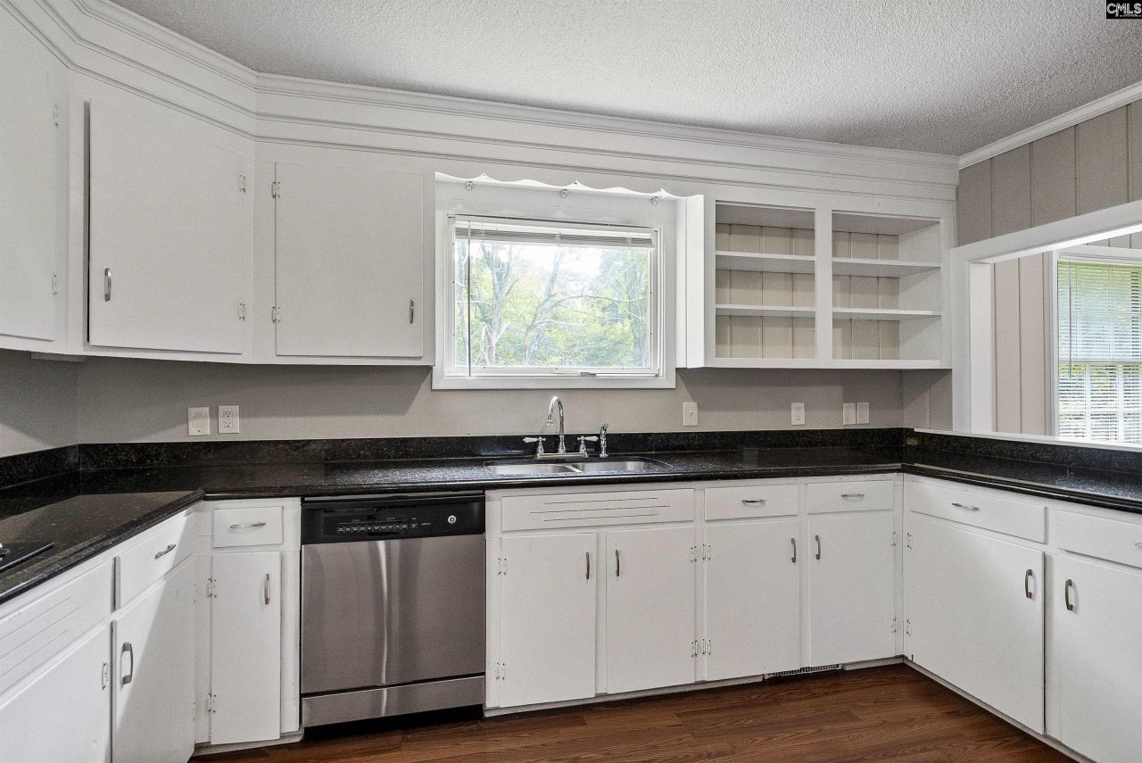 1127 Shirlington Road  Photo 8