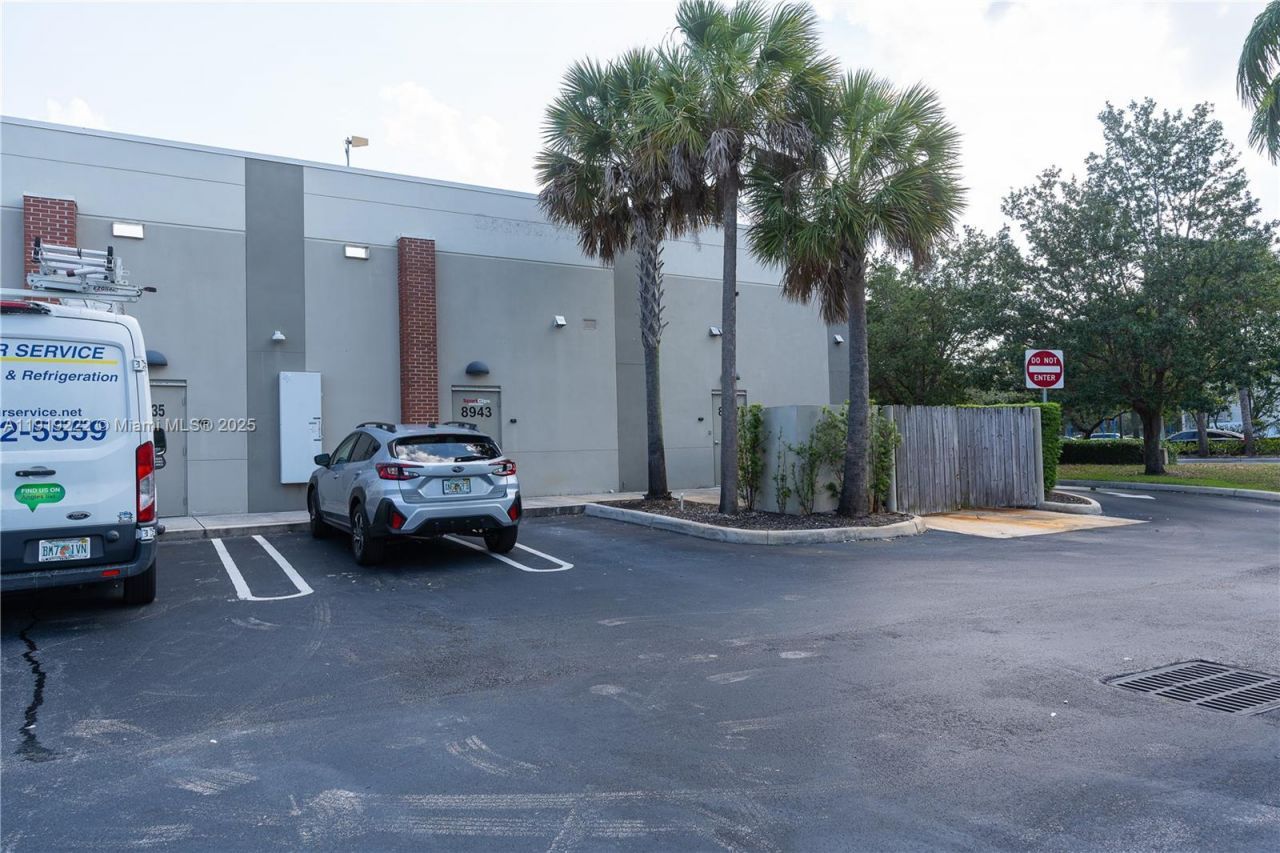 8931-8947 W Atlantic Blvd, Coral Springs, FL 33071 Photo