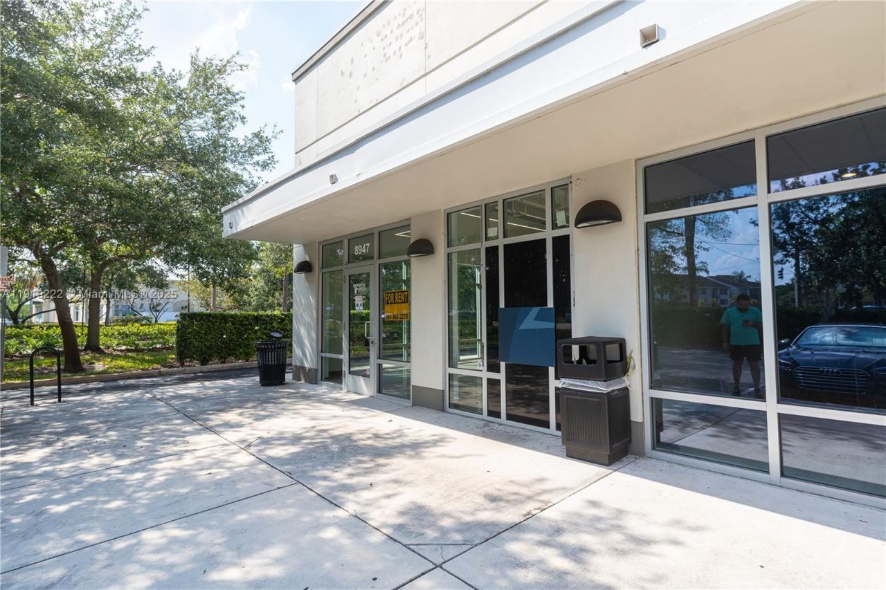 8931-8947 W Atlantic Blvd, Coral Springs, FL 33071 Photo