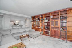 1520 Senate Street  photo 4