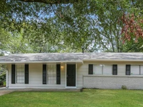 3301 Suncrest Drive, Jackson, MS 39212