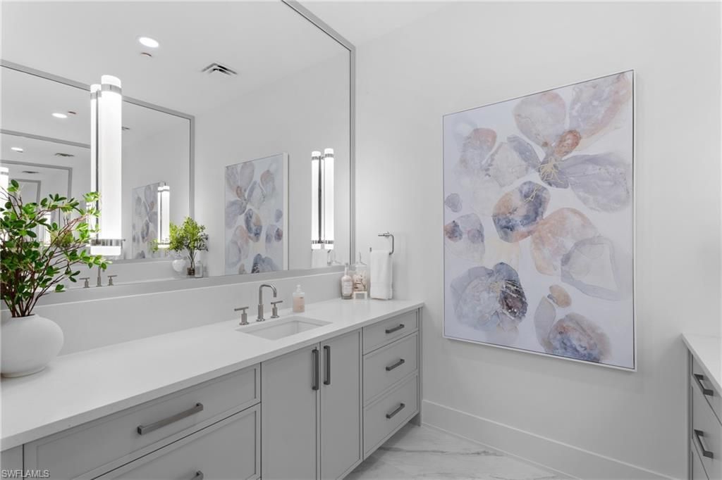 82 9th St S, Unit 301, Naples, FL 34102 Photo