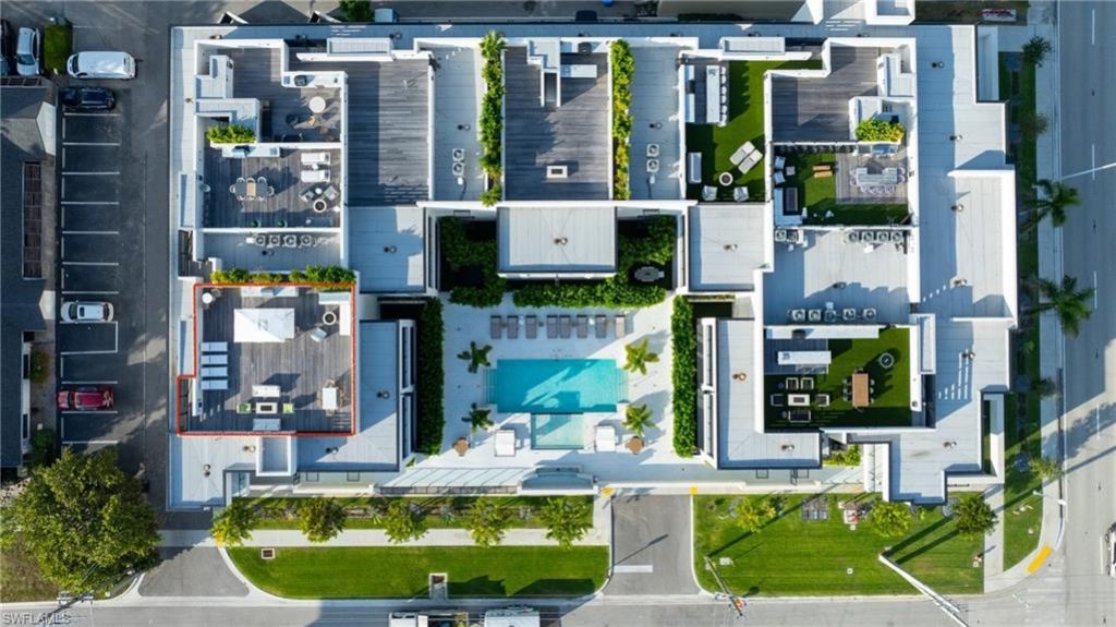 82 9th St S, Unit 301, Naples, FL 34102 Photo