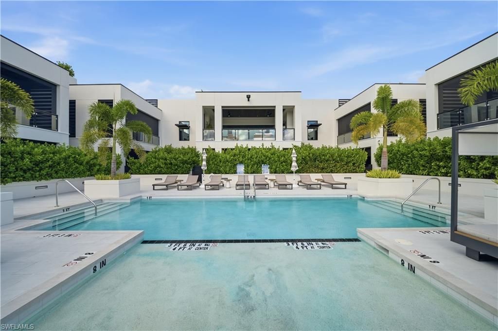 82 9th St S, Unit 301, Naples, FL 34102 Photo