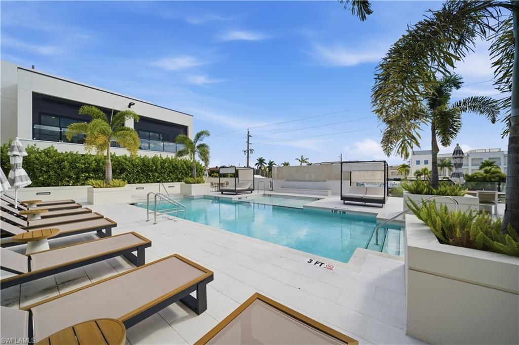 82 9th St S, Unit 301, Naples, FL 34102 Photo