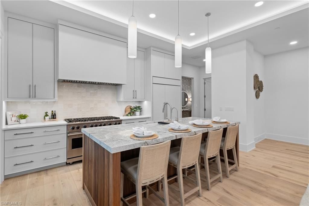 82 9th St S, Unit 301, Naples, FL 34102 Photo