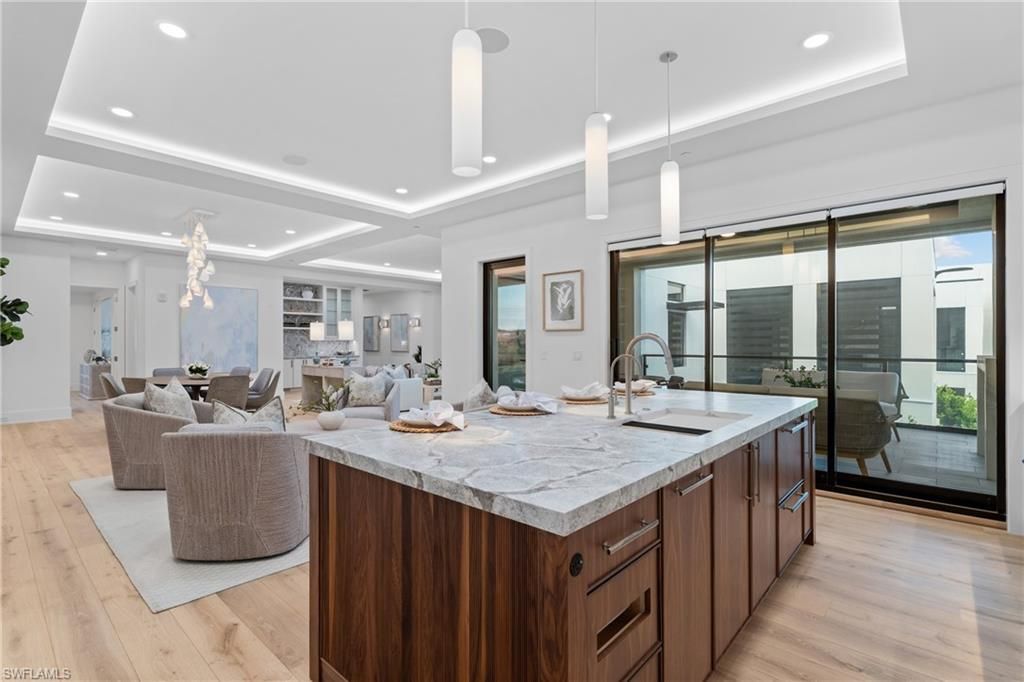 82 9th St S, Unit 301, Naples, FL 34102 Photo