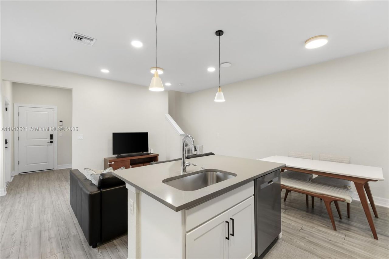 2917 Olivia Ave, Unit 2917, Lauderdale Lakes, FL 33311 Photo