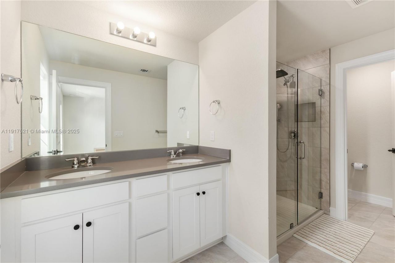 2917 Olivia Ave, Unit 2917, Lauderdale Lakes, FL 33311 Photo