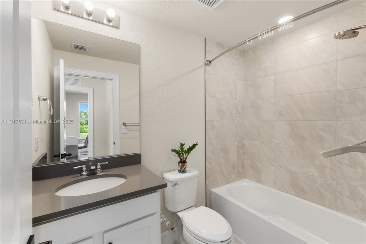 2917 Olivia Ave, Unit 2917, Lauderdale Lakes, FL 33311 Photo