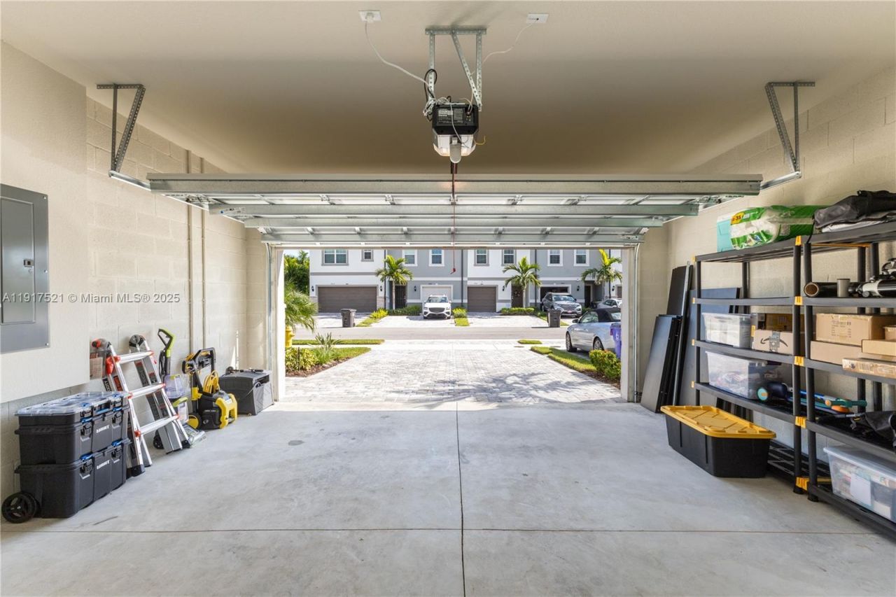 2917 Olivia Ave, Unit 2917, Lauderdale Lakes, FL 33311 Photo