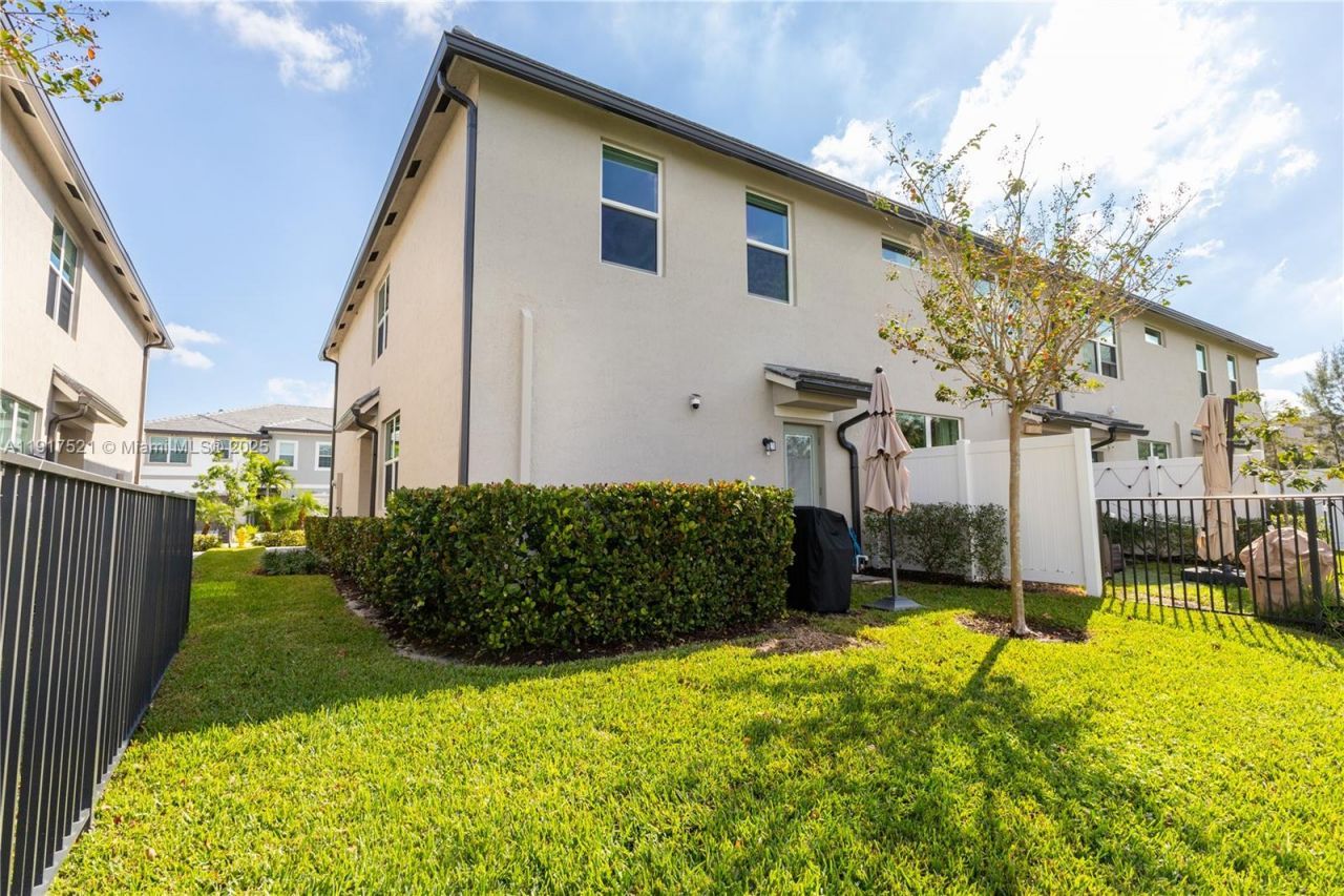 2917 Olivia Ave, Unit 2917, Lauderdale Lakes, FL 33311 Photo
