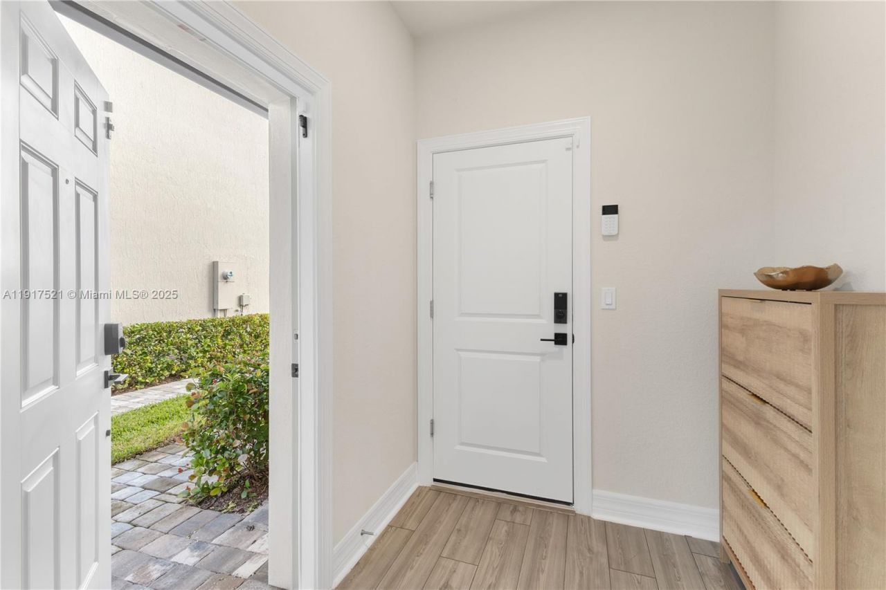 2917 Olivia Ave, Unit 2917, Lauderdale Lakes, FL 33311 Photo