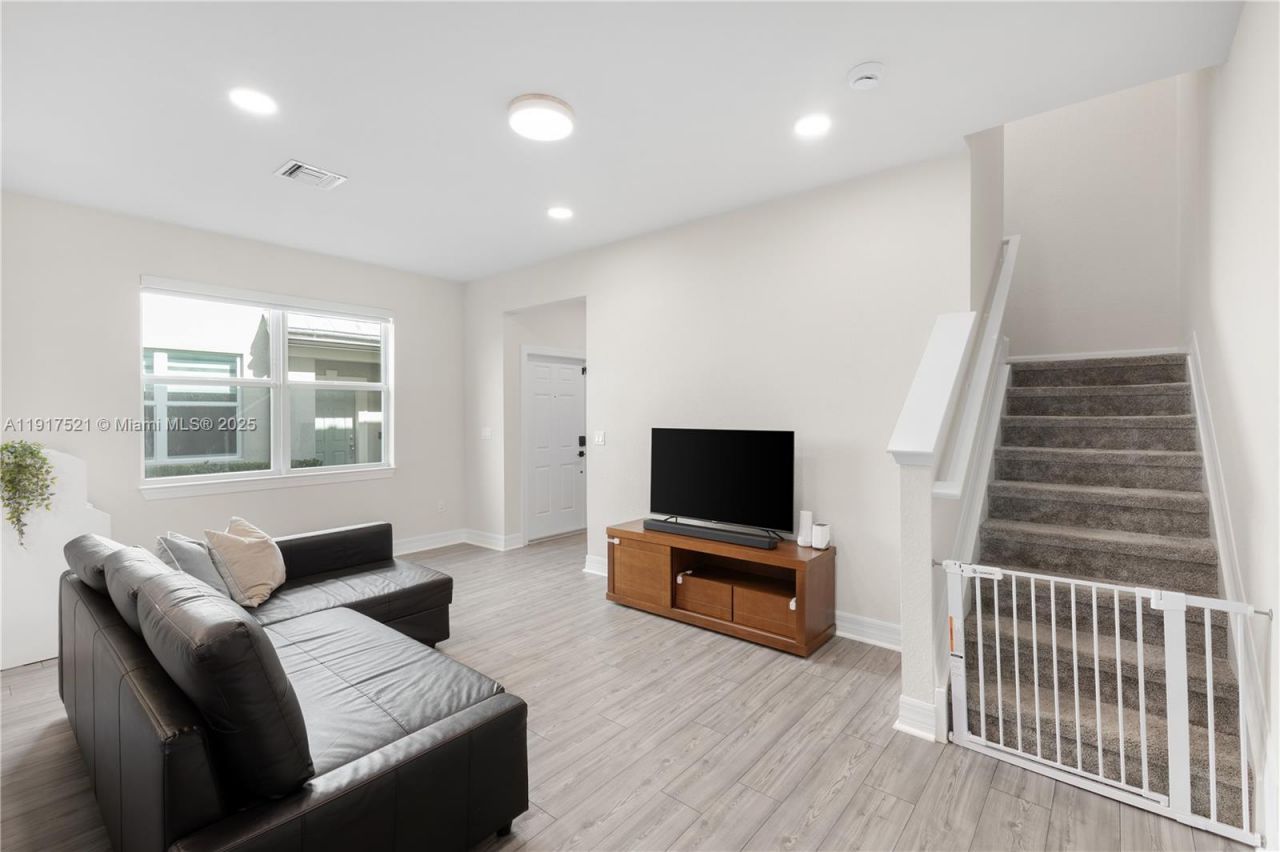 2917 Olivia Ave, Unit 2917, Lauderdale Lakes, FL 33311 Photo