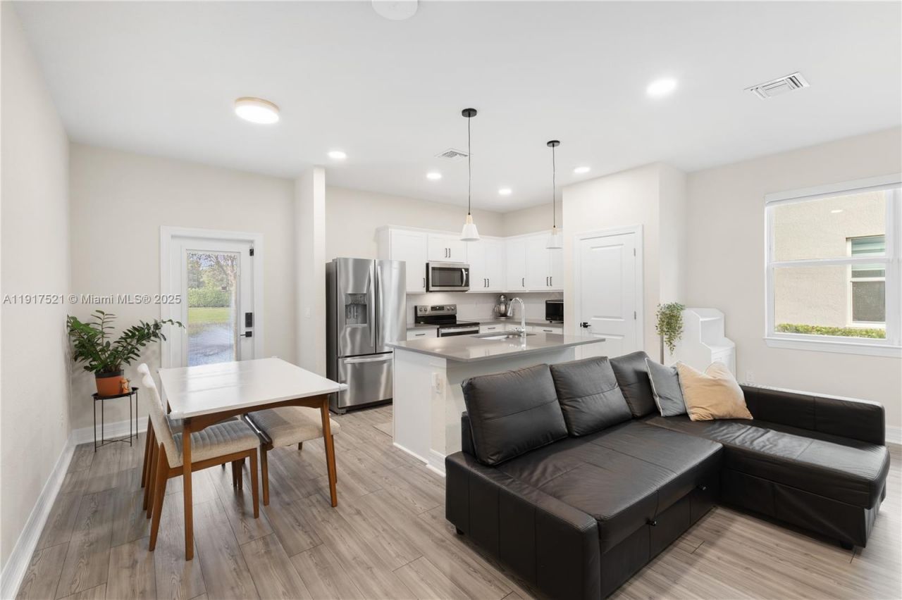 2917 Olivia Ave, Unit 2917, Lauderdale Lakes, FL 33311 Photo