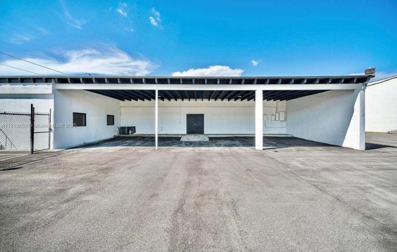 4301 NW 72nd Ave, Miami, FL 33166 Photo