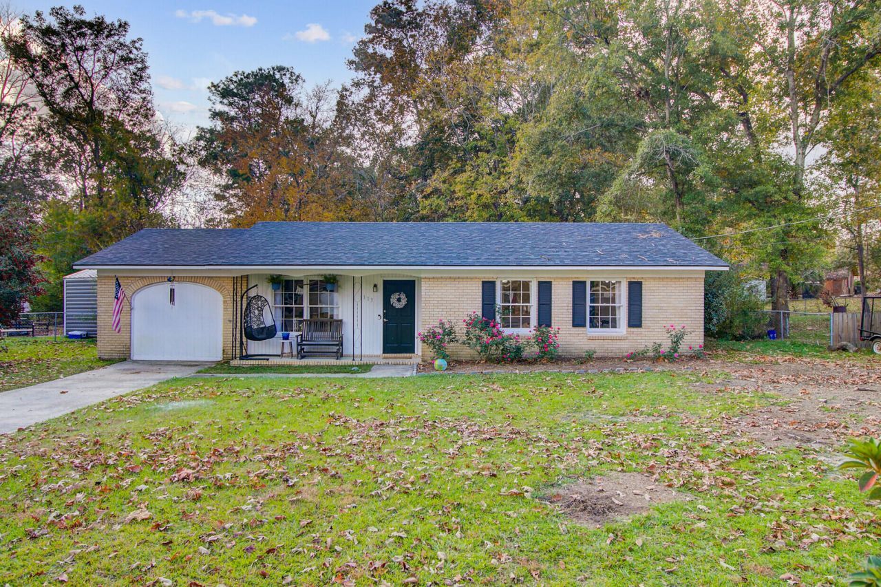 113 Sprucewood Drive Photo 1