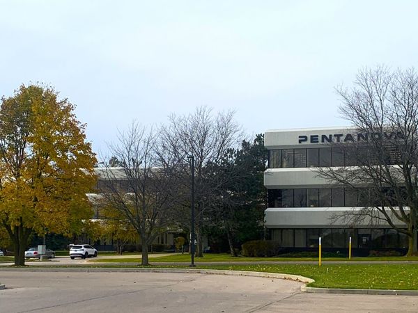 150 E Dartmoor Drive, Crystal Lake, IL 60014