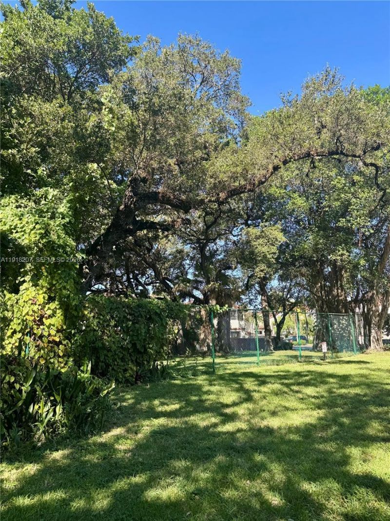 605 Ives Dairy Rd, Unit 306-7, Miami, FL 33179 Photo