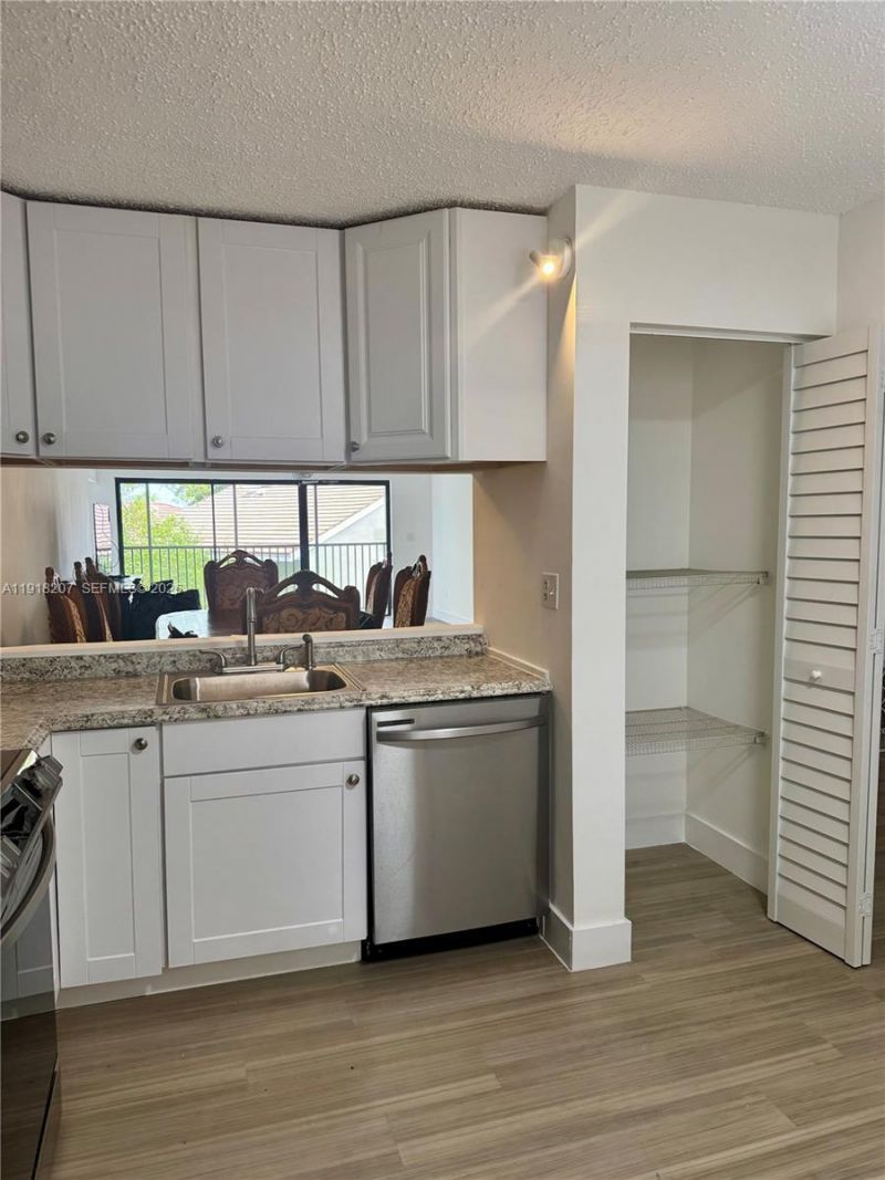 605 Ives Dairy Rd, Unit 306-7, Miami, FL 33179 Photo