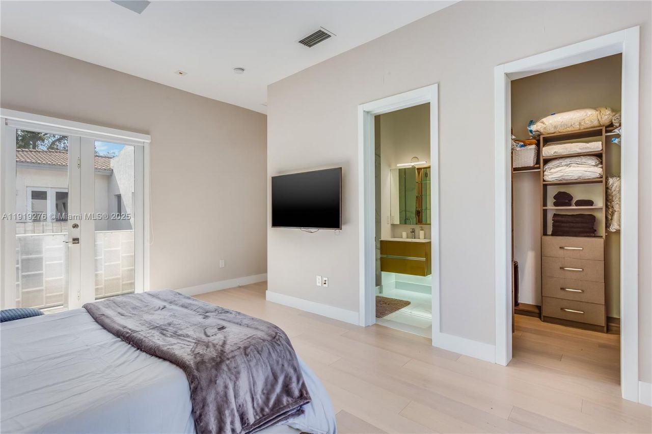 Please Call For Address, Miami, FL 33133 Photo