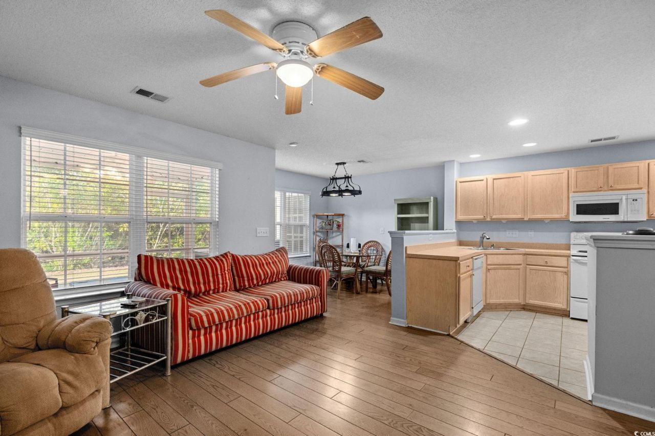 564 Uniola Dr. Photo 10