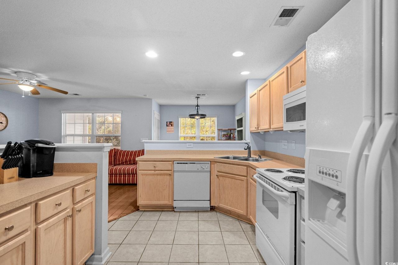 564 Uniola Dr. Photo 19