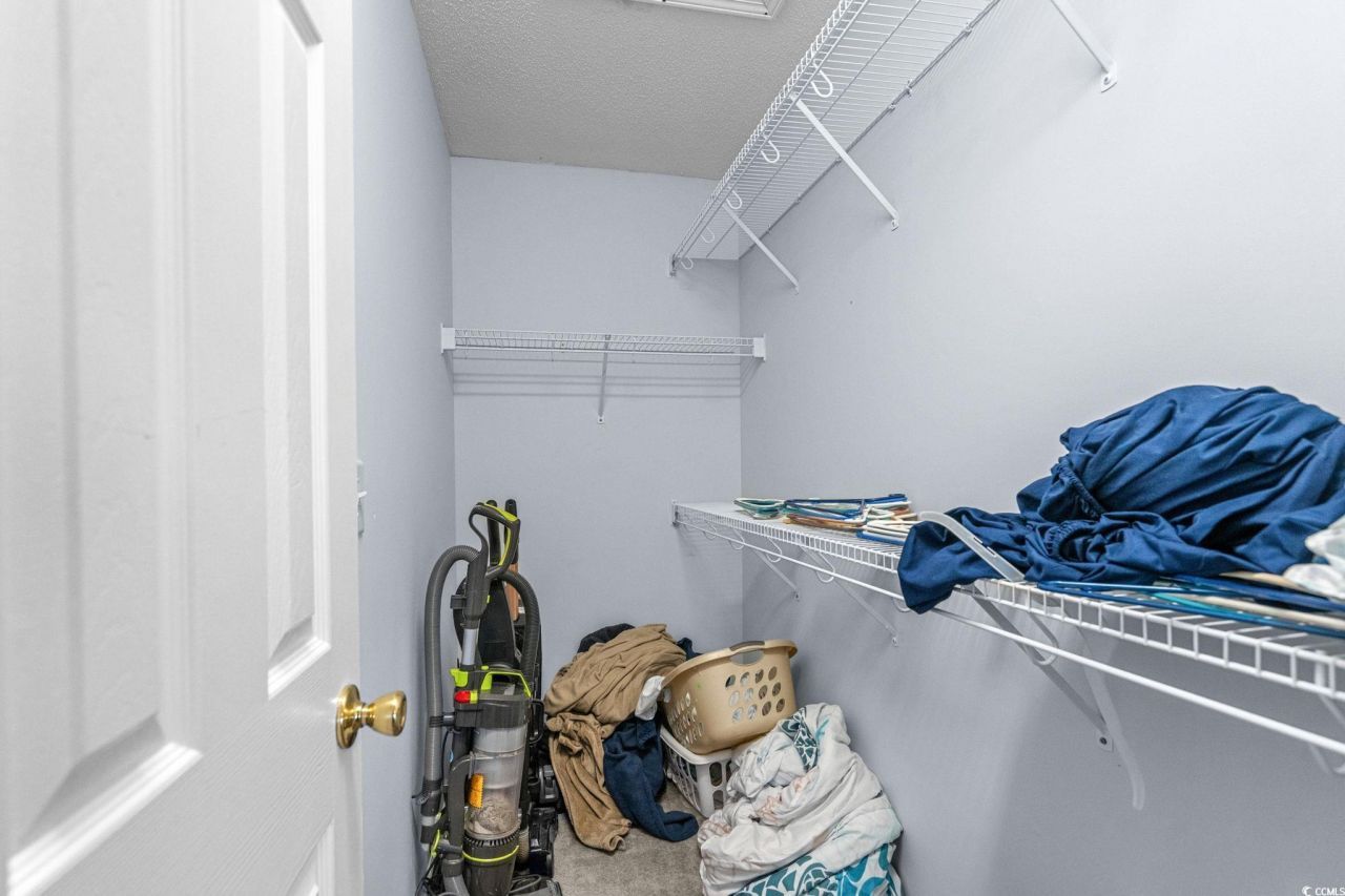 564 Uniola Dr. Photo 24