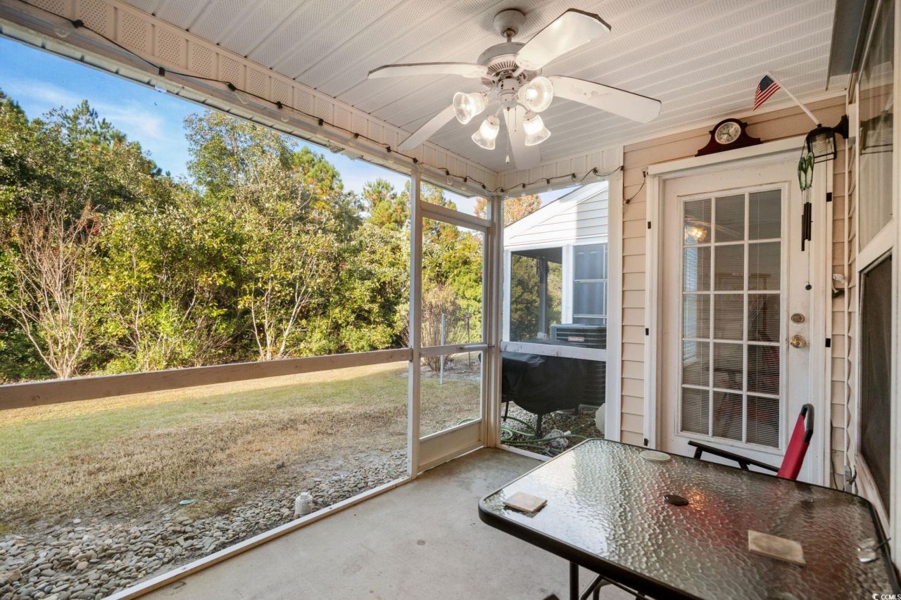 564 Uniola Dr. Photo 32