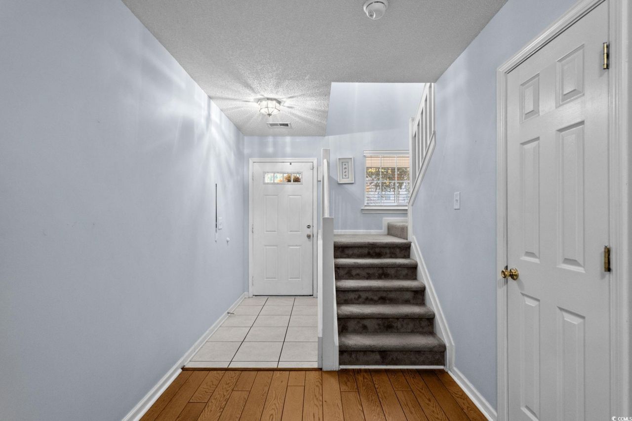 564 Uniola Dr. Photo 7