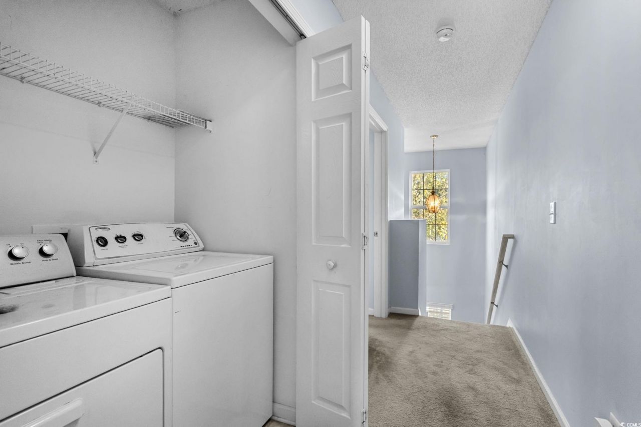 564 Uniola Dr. Photo 9