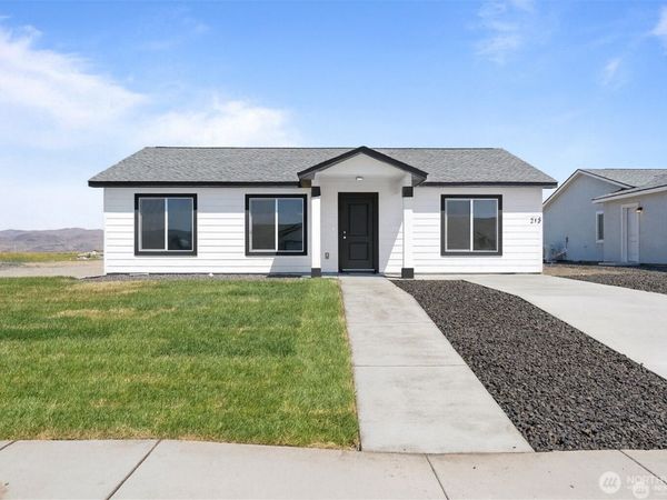 227 Poplar Street NE, Royal City, WA 99357