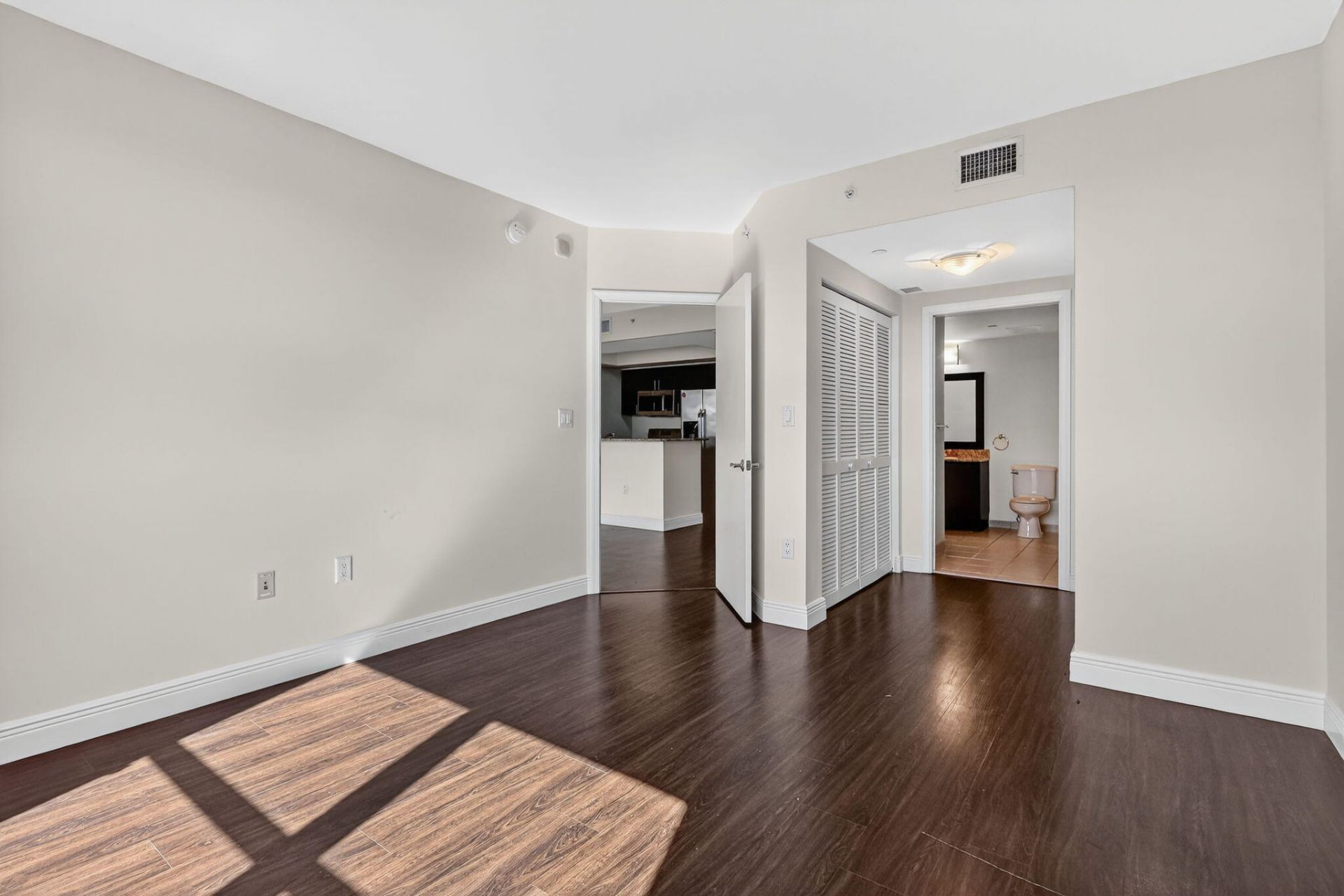 19501 W Country Club Drive, Unit 605, Aventura, FL 33180 Photo