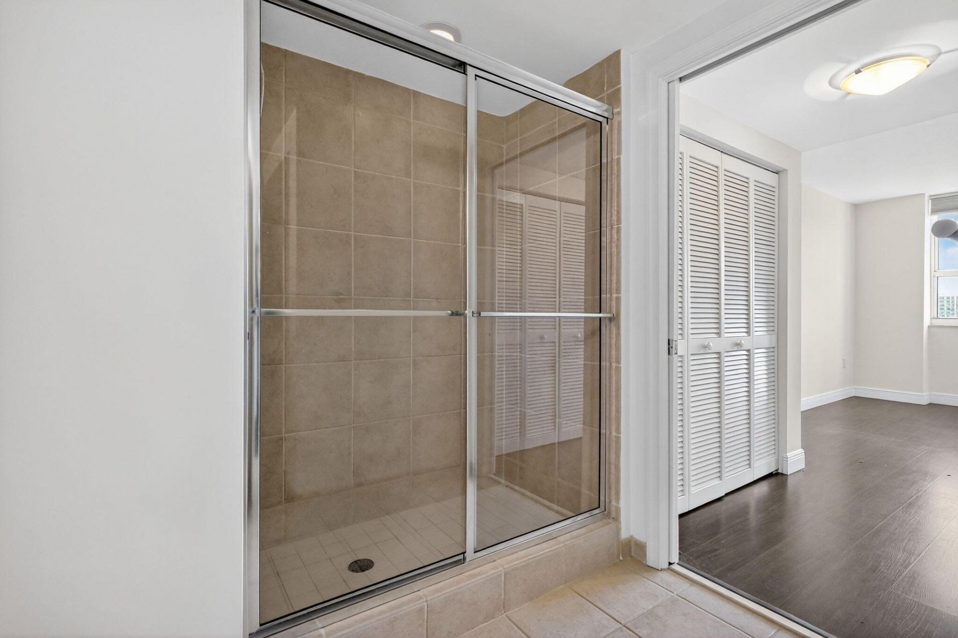 19501 W Country Club Drive, Unit 605, Aventura, FL 33180 Photo