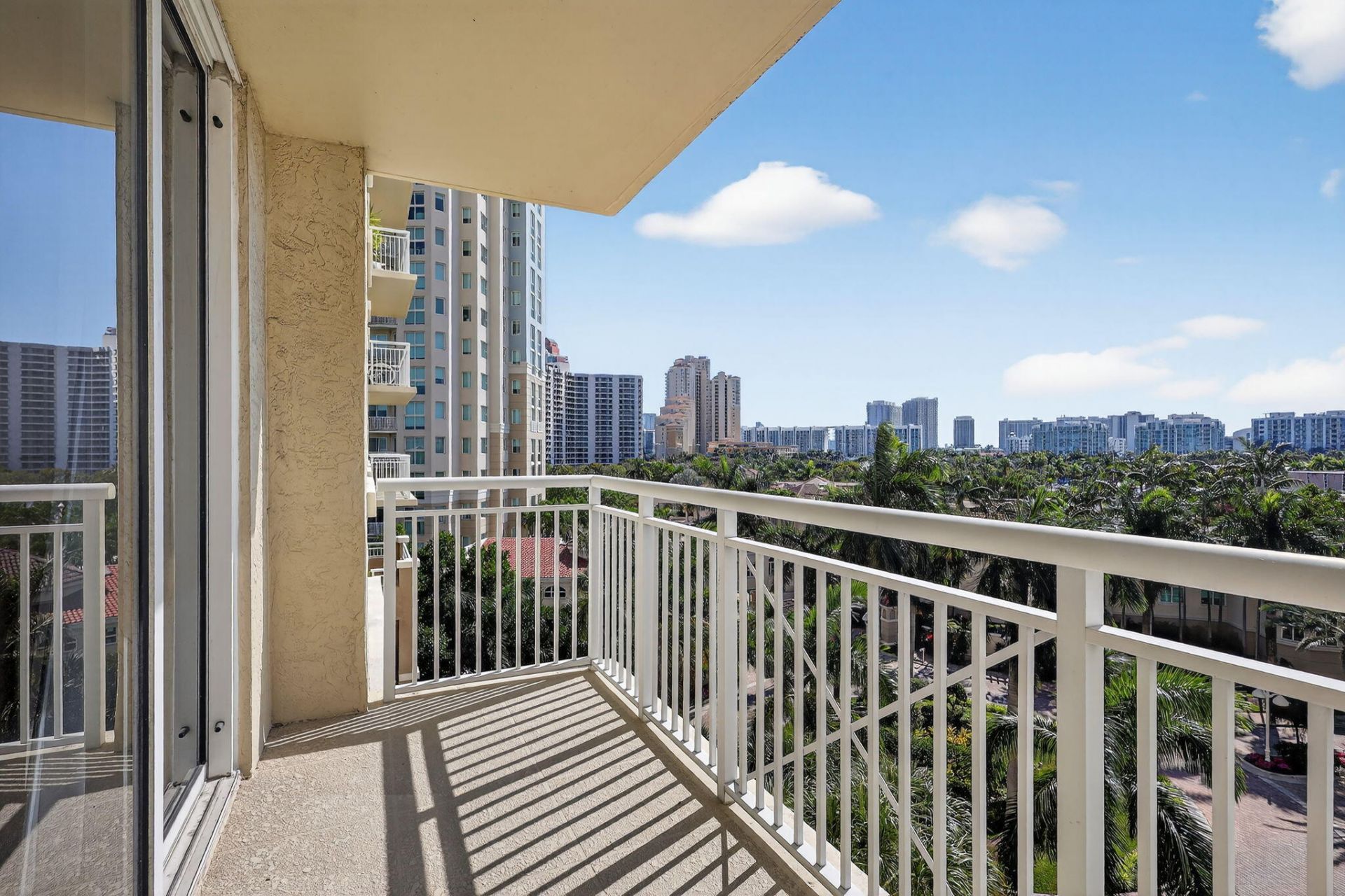 19501 W Country Club Drive, Unit 605, Aventura, FL 33180 Photo