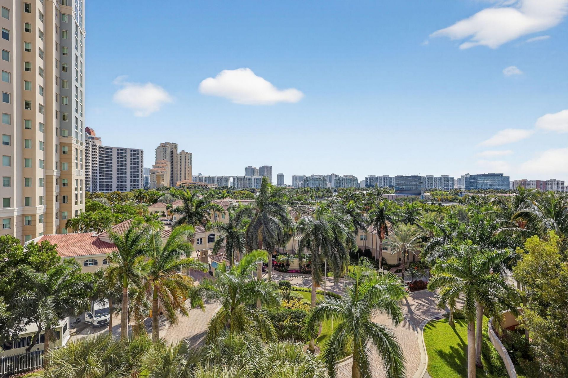 19501 W Country Club Drive, Unit 605, Aventura, FL 33180 Photo