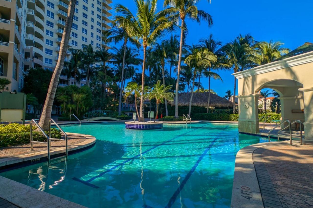 19501 W Country Club Drive, Unit 605, Aventura, FL 33180 Photo