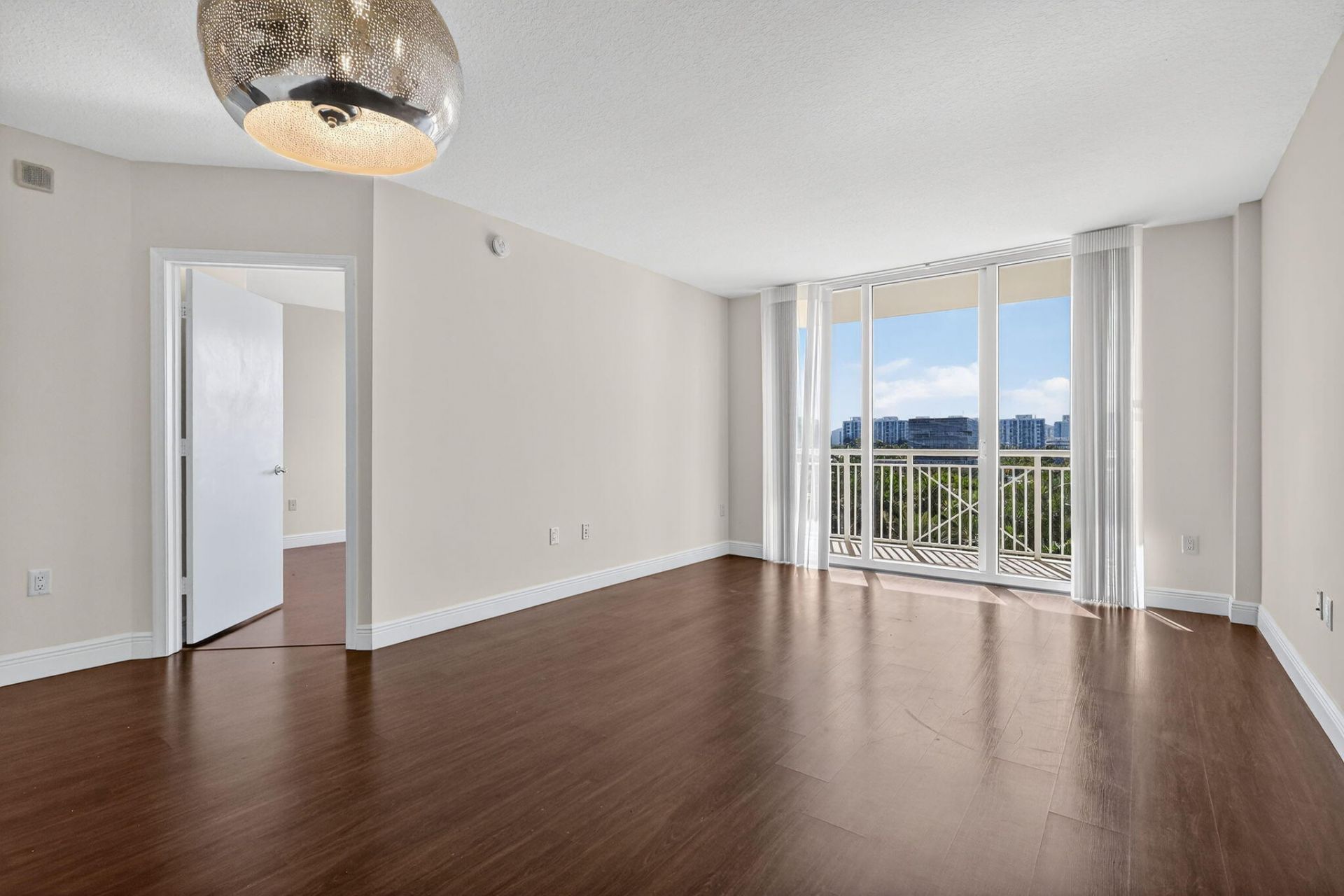 19501 W Country Club Drive, Unit 605, Aventura, FL 33180 Photo