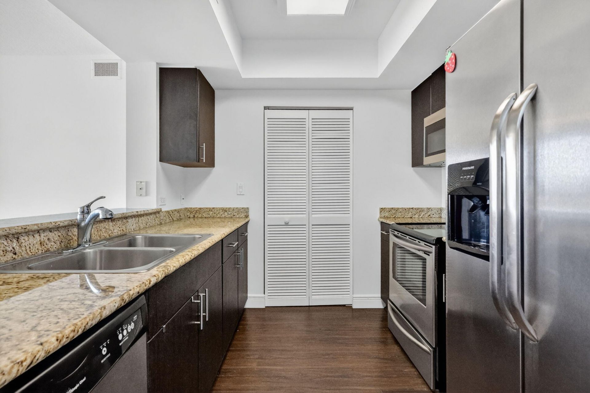 19501 W Country Club Drive, Unit 605, Aventura, FL 33180 Photo