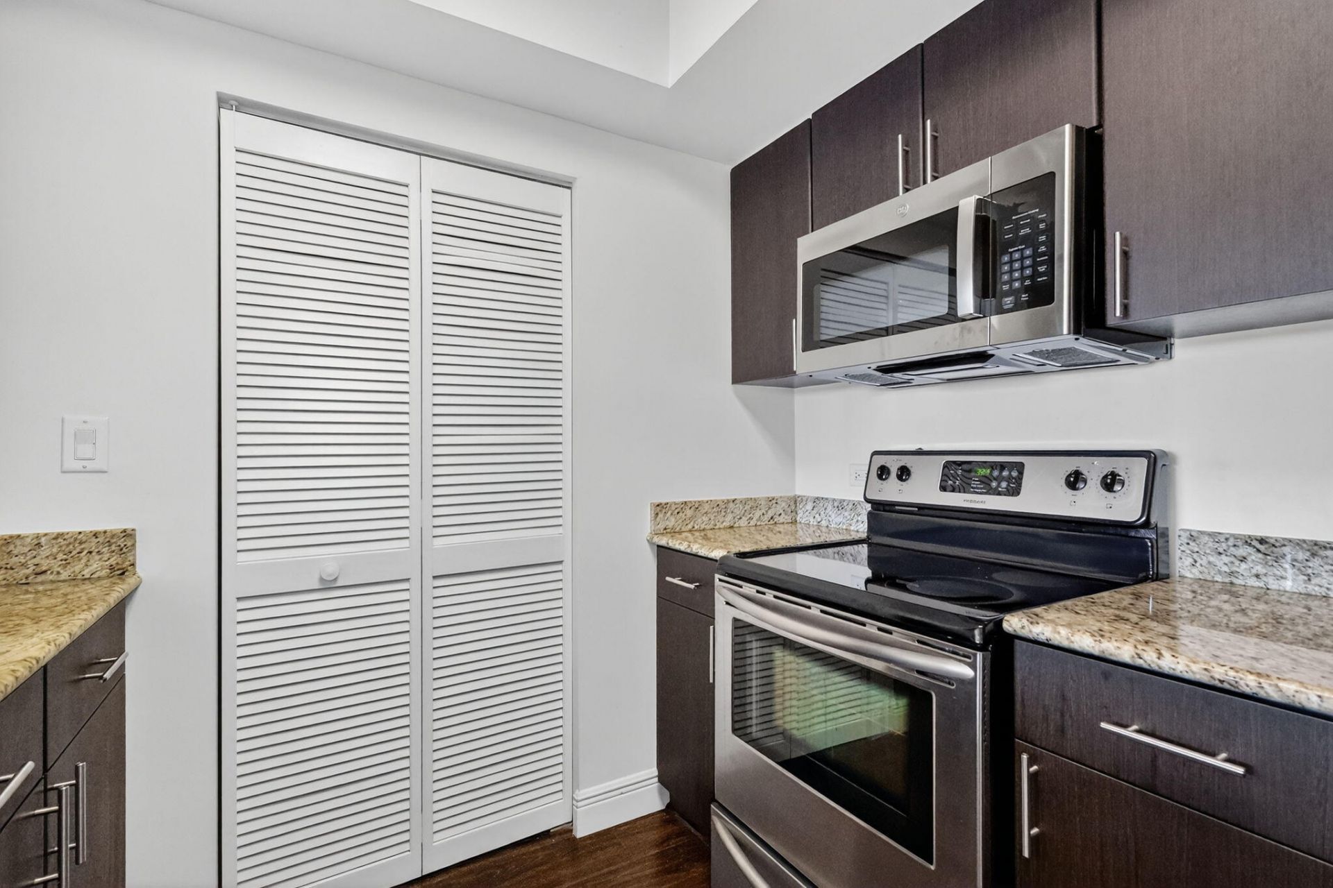 19501 W Country Club Drive, Unit 605, Aventura, FL 33180 Photo