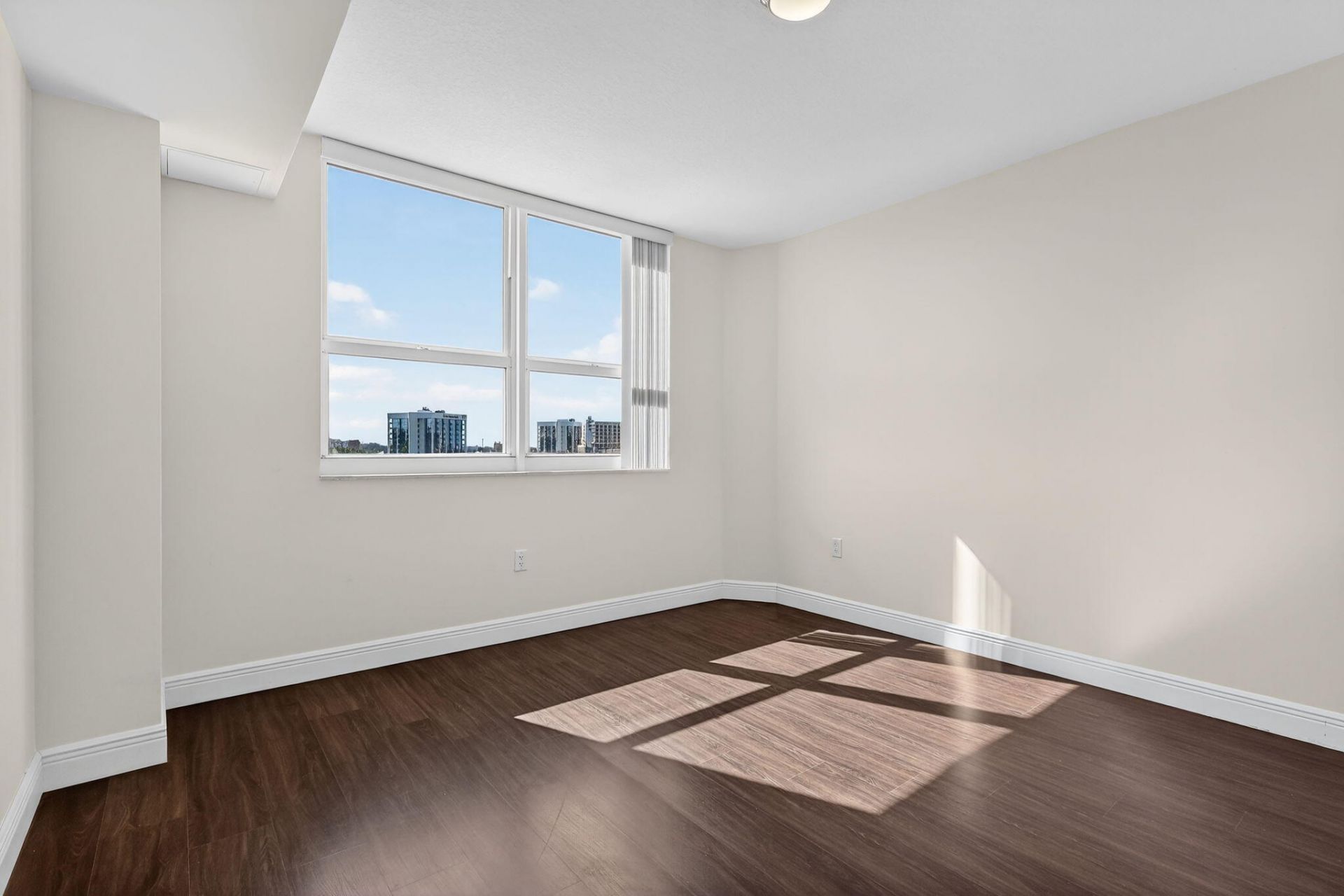 19501 W Country Club Drive, Unit 605, Aventura, FL 33180 Photo